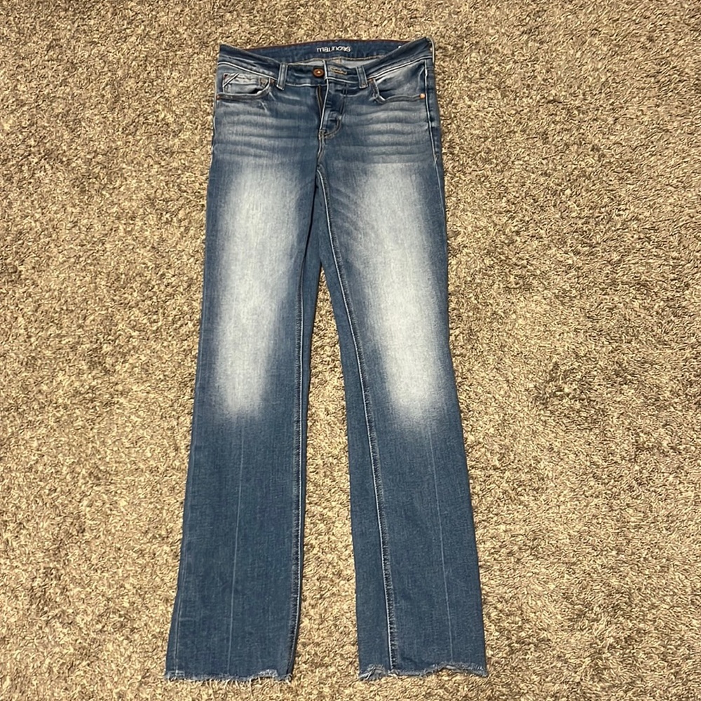 I am selling Maurice size 6 boot cut dark wash jeans